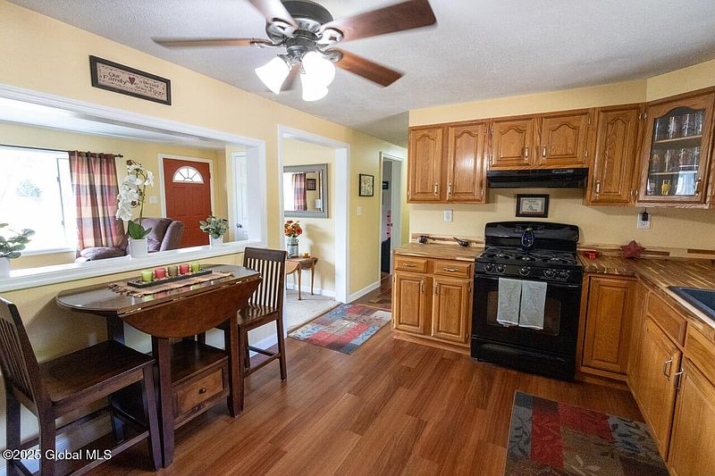 2nd image of 9 Wintergreen Road