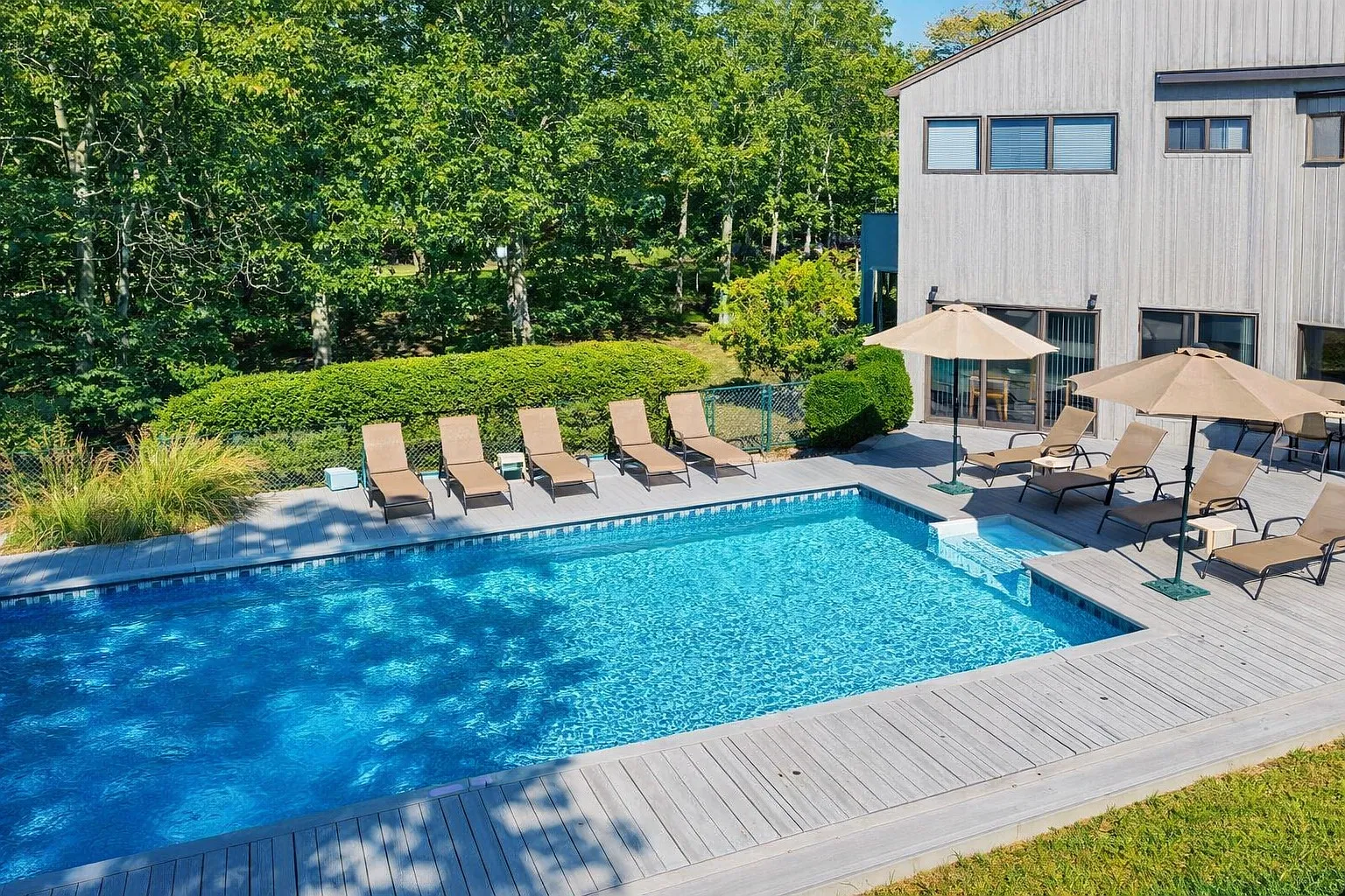 Westhampton Tennis and Pool 4 Beds 3 Baths — Photo 2