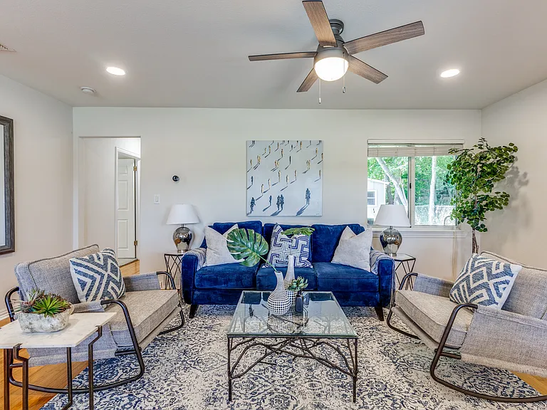 4517 Donnelly Ave — Photo 6