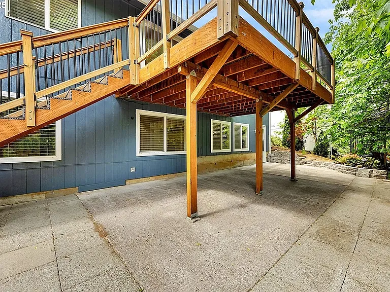 1320 NW Maple Ln #B — Photo 2