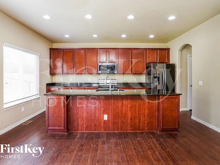7724 Landover Ln — Photo 6
