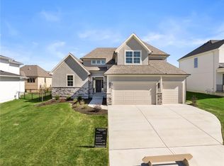 9279 Carbondale St, Lenexa, KS 66227