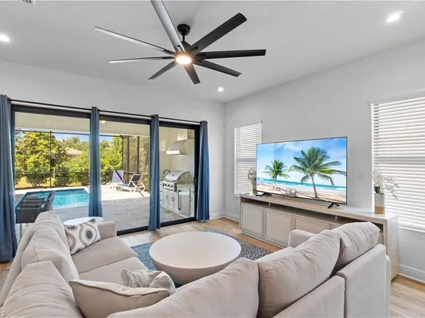 551 97th Ave N, Naples, FL 34108