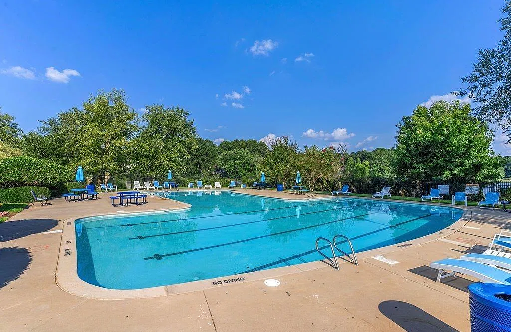 2 bed, 1.5 bath, 1360 sqft, $1,700 — Photo 3