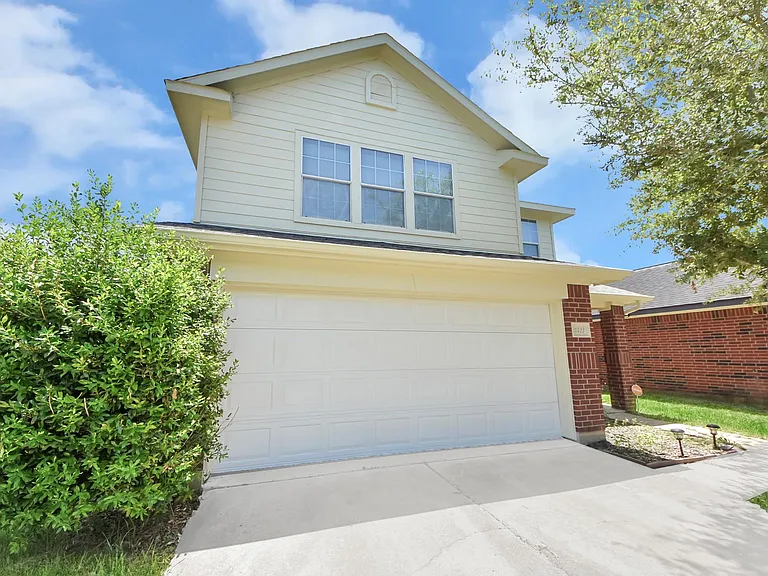 14423 Hillard Green Ln — Photo 1