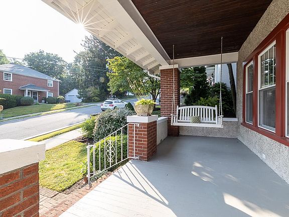 2nd image of 271 E Grattan St