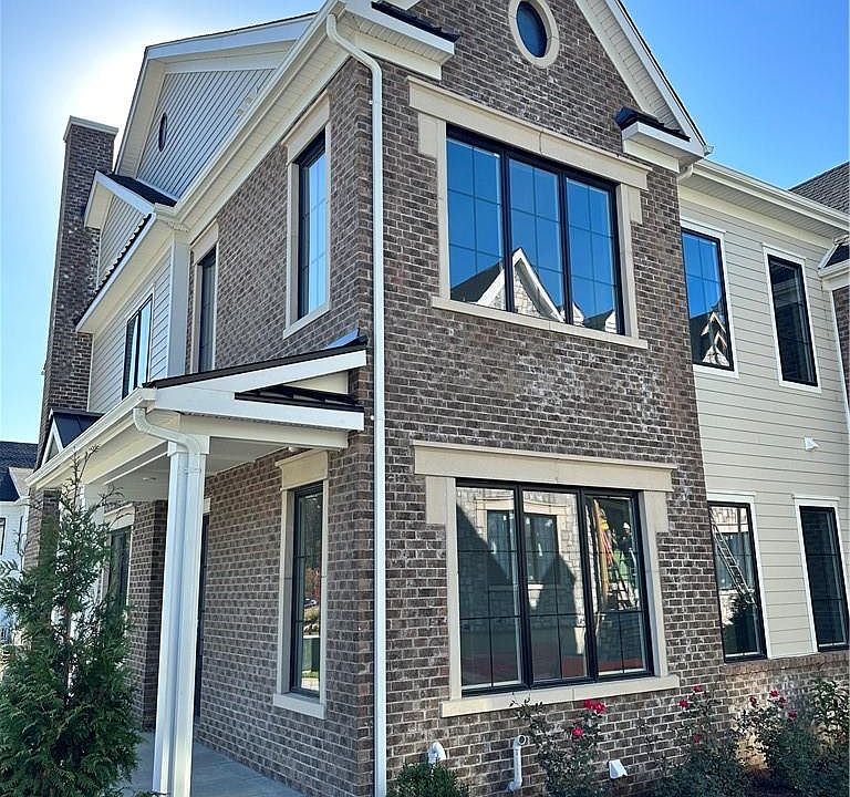 1st image of 10 Wallace Way #10