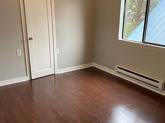 3rd image of 4916 1/2 Erskine Way SW