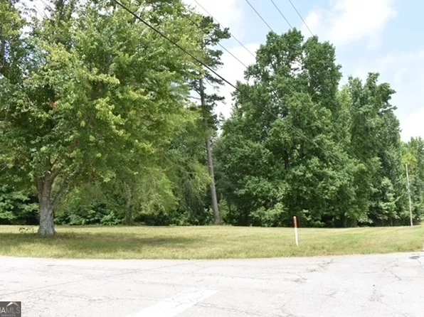 24 Pine Way Ln, Pendergrass, GA 30567