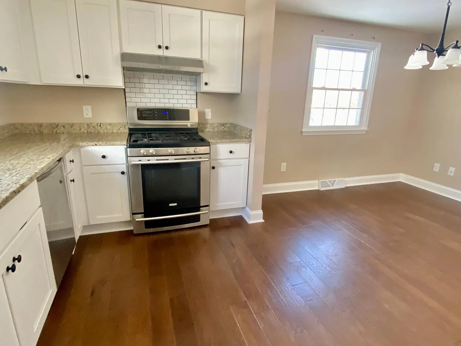 3 bed, 1.5 bath, 1200 sqft, $1,950 — Photo 3