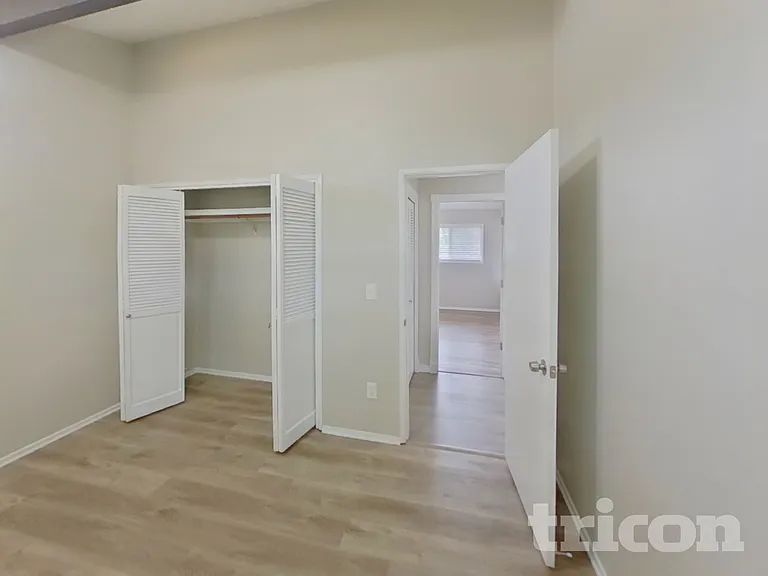 4201 NE 51st St — Photo 11