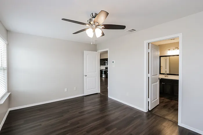 233 Thoroughbred St — Photo 8