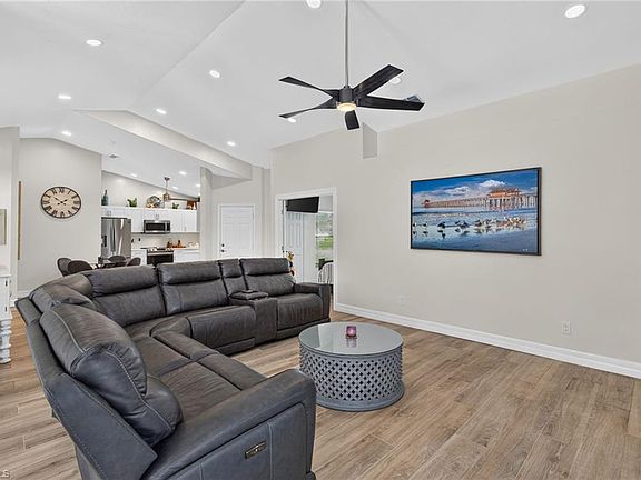 4th image of 11055 Longshore WAY W