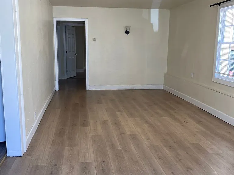 1427 Sherman St — Photo 2