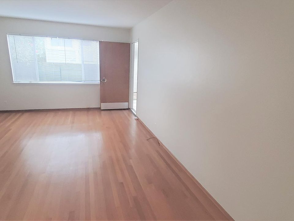Livingroom with large window.