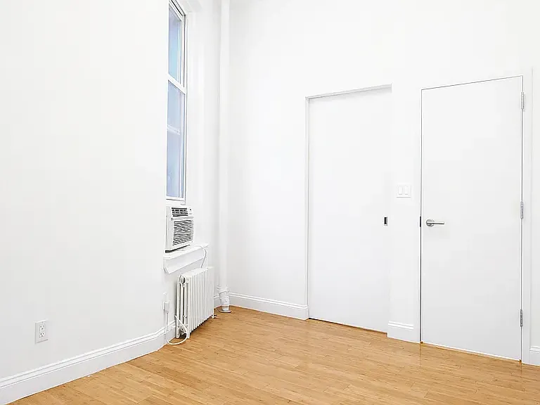 225 E 14th St #1-D — Photo 5