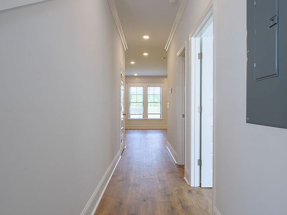 5th image of 5037 Hamilton Cir