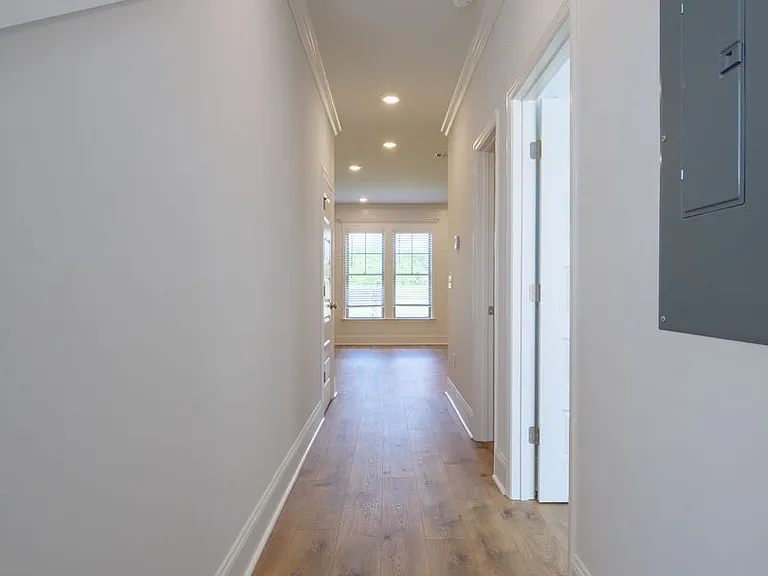 5033 Hamilton Cir — Photo 8