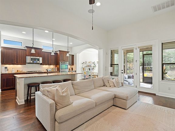 3rd image of 403 Indianwood Dr