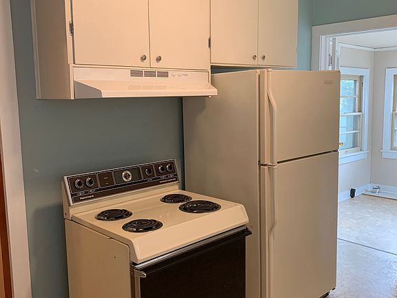 4th image of 606 W 10th St