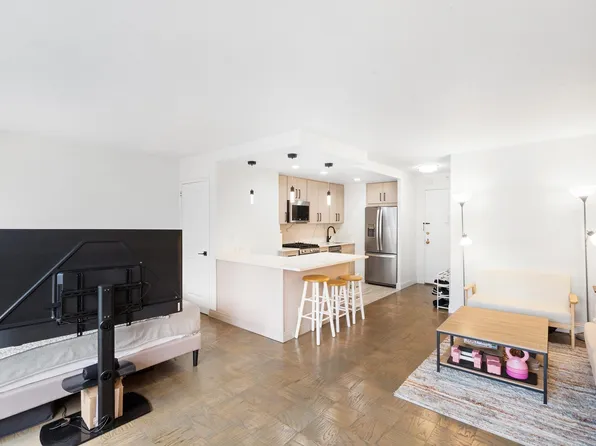 201 Saint Pauls Avenue image 8 of 18