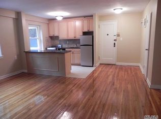 40 Knightsbridge Rd APT 2F, Great Neck, NY 11021
