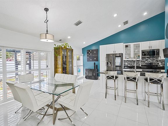 3rd image of 26 Dogwood Circle