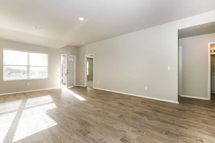 4 bed, 2.0 bath, 1470 sqft, $1,595 — Photo 3