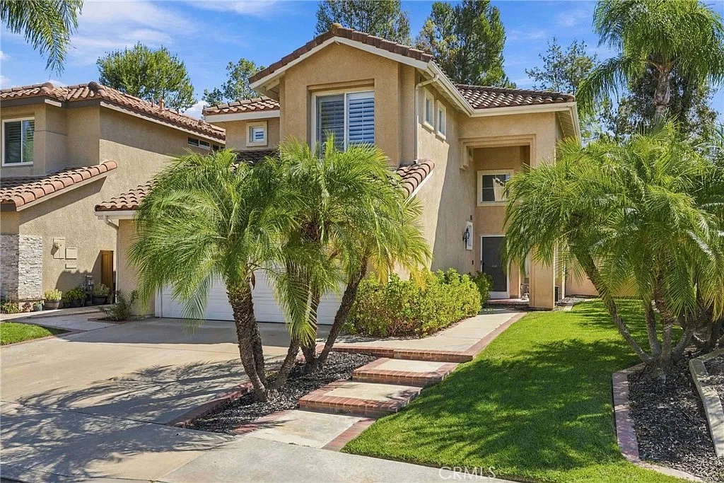 3 bed, 2.5 bath, 1818 sqft, $5,200 — Photo 2