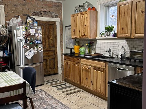 4th image of 421 W Lamme St #A
