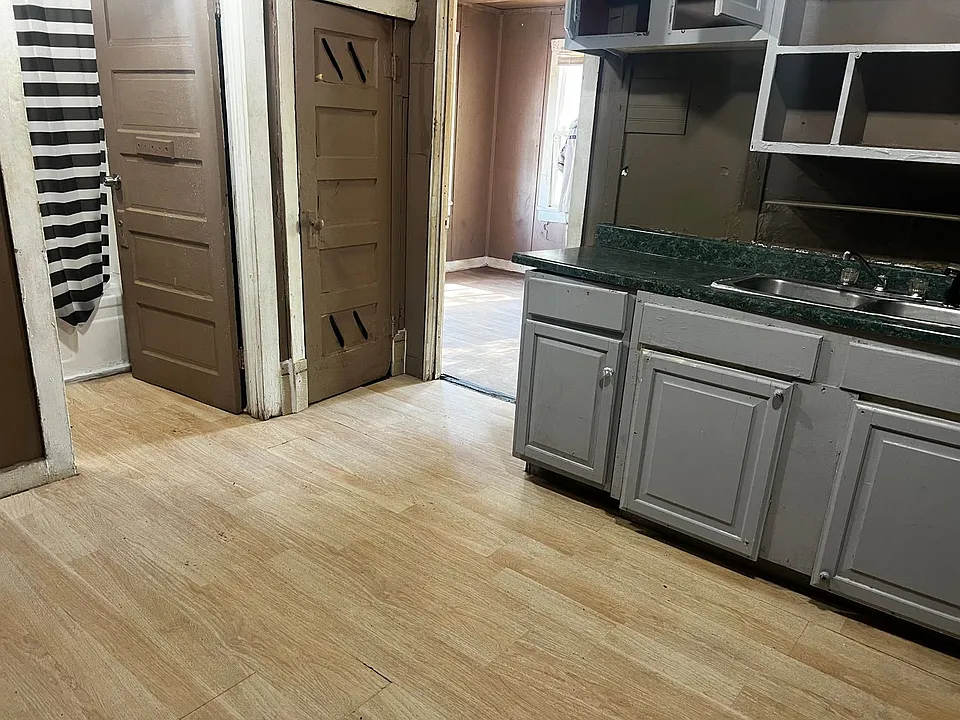 LPP - 406 Davis St,