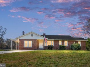 2038 Orange Rd, Pratts, VA 22731