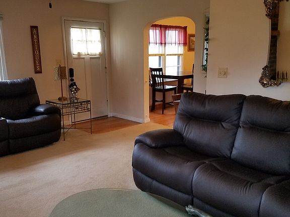 4th image of 8015 Rowland Ave
