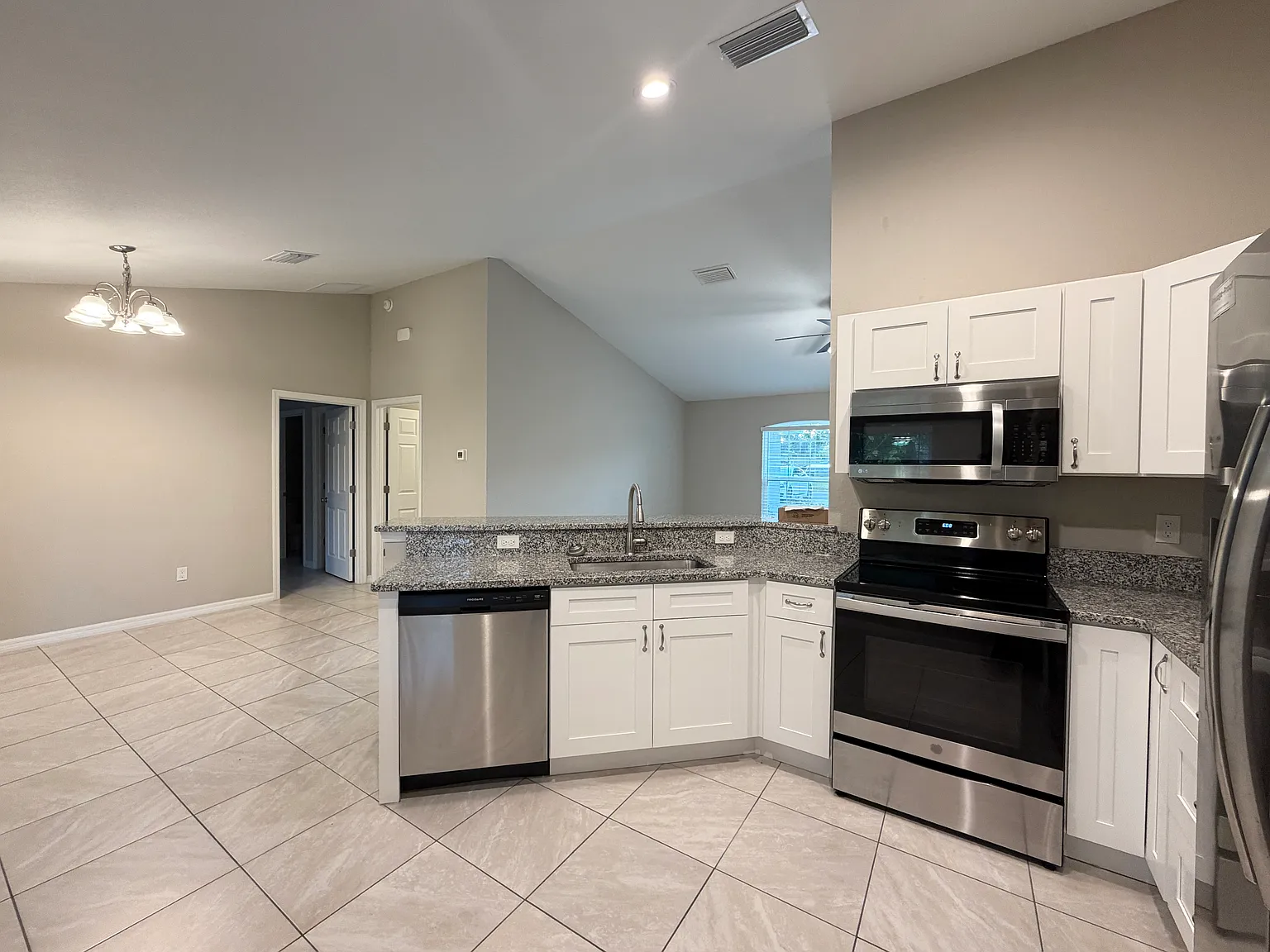 3 bed, 1282 sqft, $1,700 — Photo 4