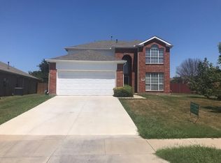 2805 Crater Lake Ln, Denton, TX 76210