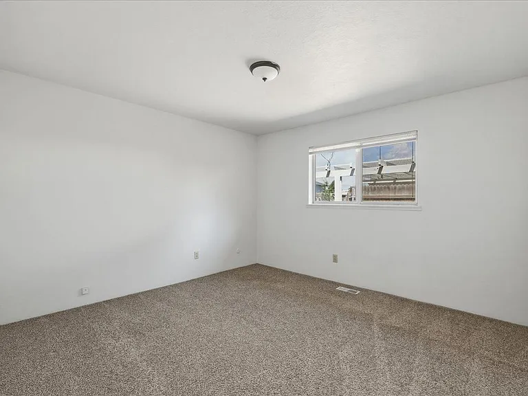 117 N Homedale Ave — Photo 16
