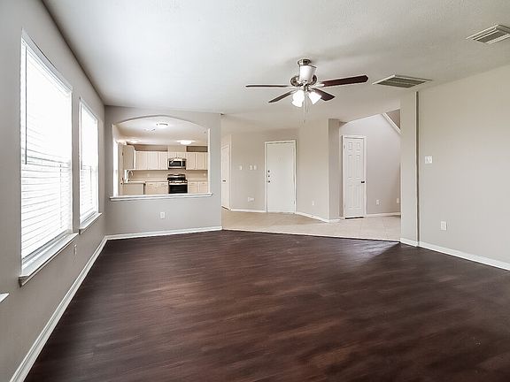 4th image of 1818 Oak Ridge Dr