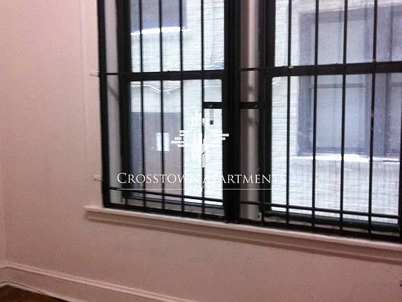 2nd image of 2127 27th St APT A1