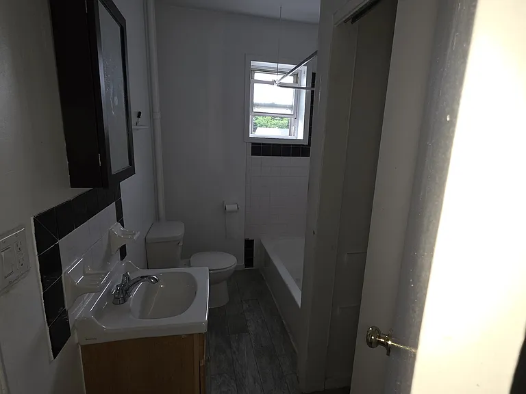 16 Stanley Pl #2C — Photo 6