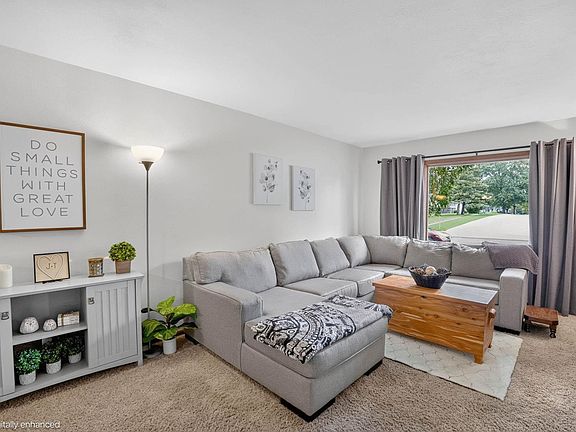 2nd image of 3701 Knoll Ridge Dr