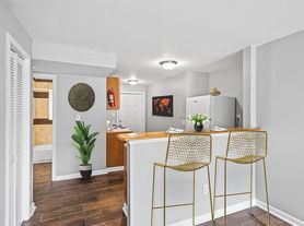 Gardens at Washington Park 2, 2 beds  2.0 baths (636 sqft)
