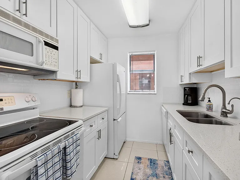550 SW 2nd Ave #125 — Photo 9