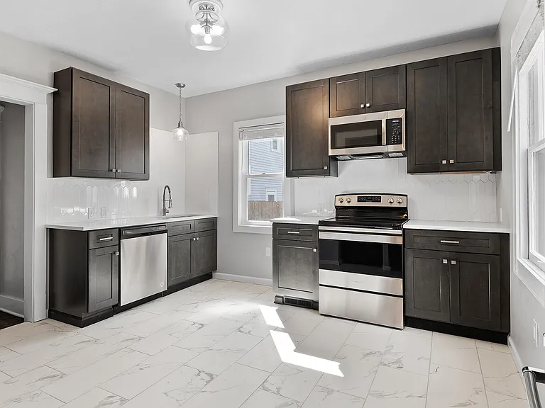 216 W 32nd St — Photo 13