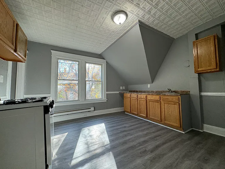 187 Plaza Ave #3 — Photo 8