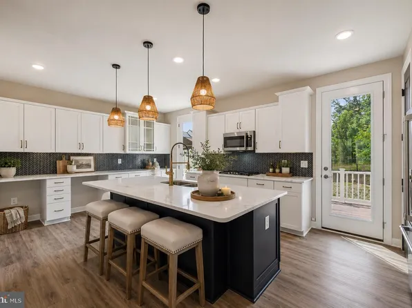 7202 Mountaineer Dr, Alexandria, VA 22306