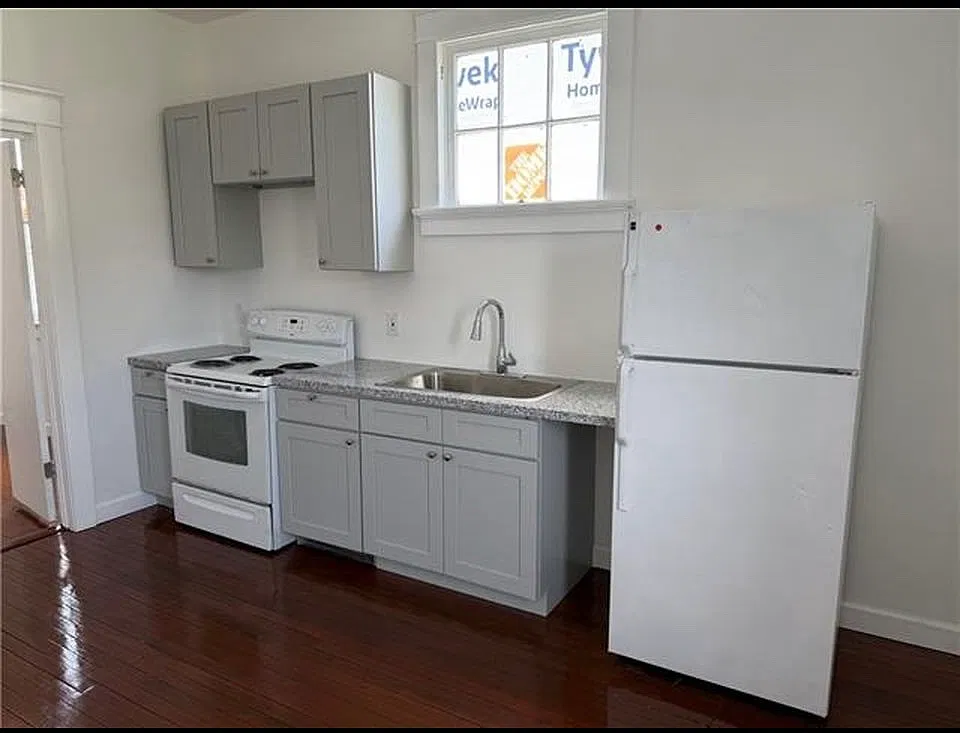 3 bed, 840 sqft, $1,950 — Photo 2