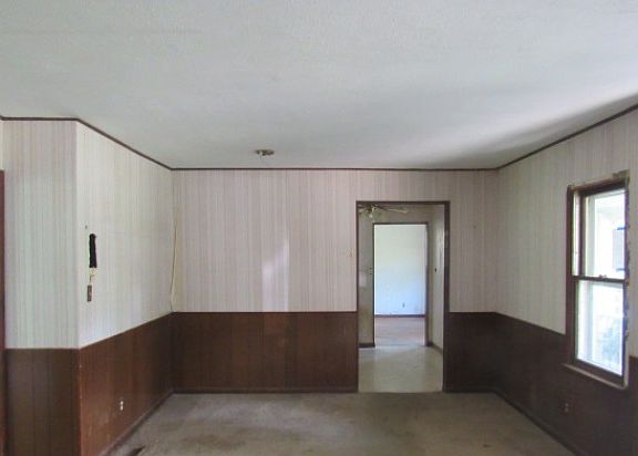 5th image of 2924 Parr Dr