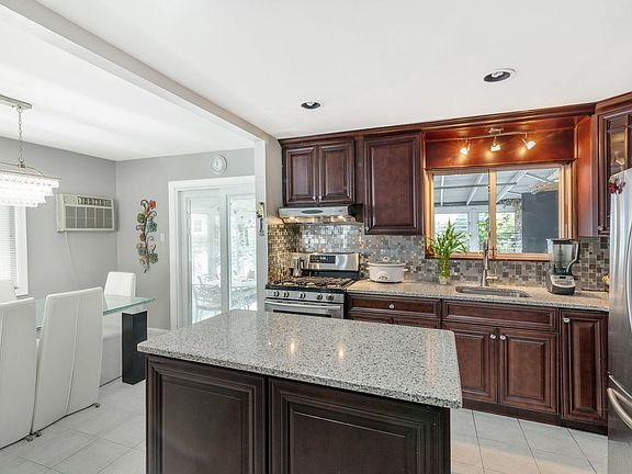 4th image of 15848 92nd St