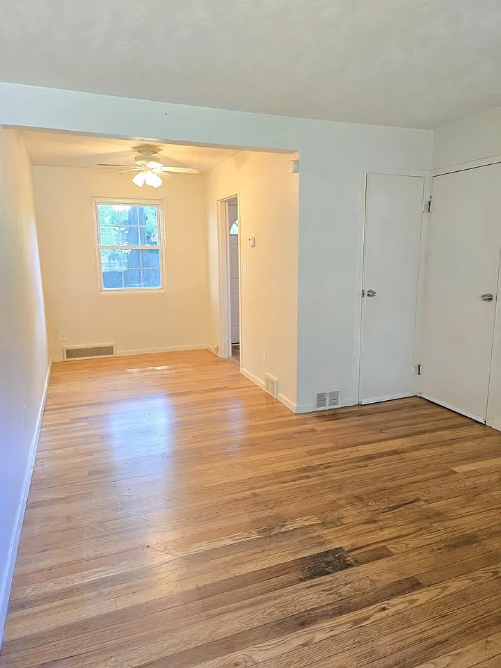2 bed, 700 sqft, $975 — Photo 3