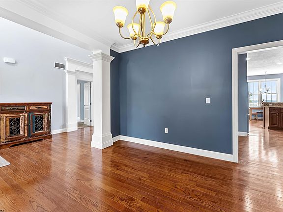 4th image of 45 Garden Ln